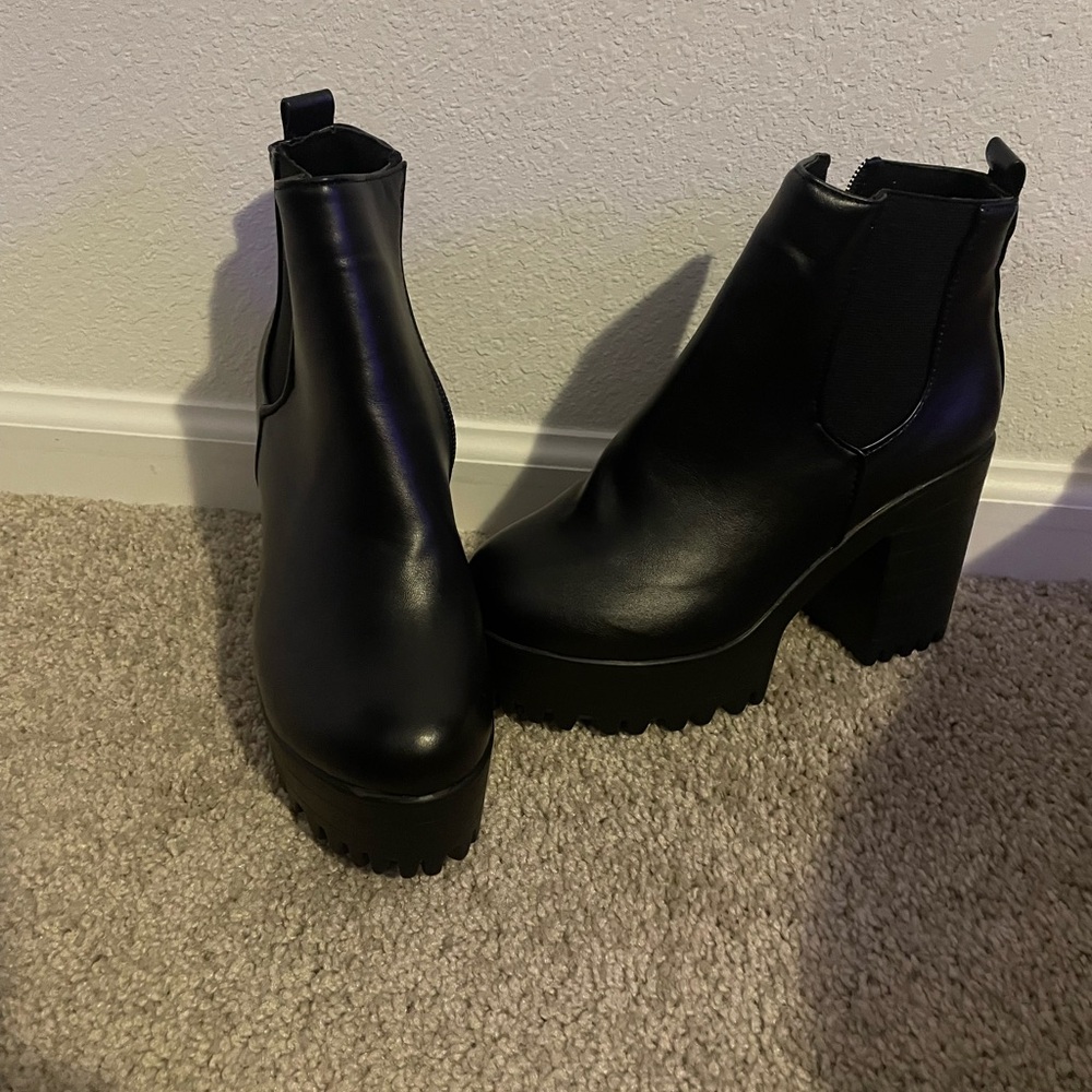 Women’s Black Platform Chelsea Ankle Boots